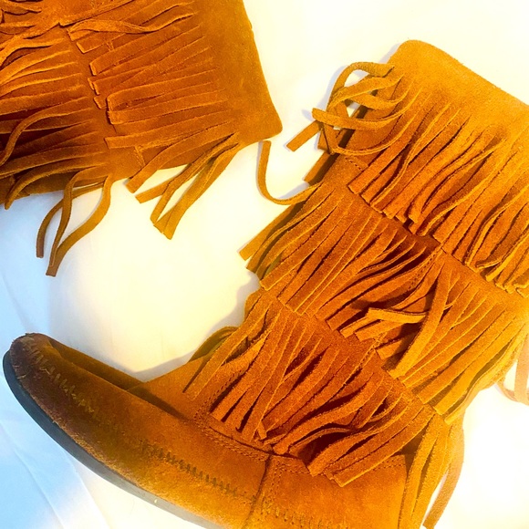 Minnetonka 3 Layer Fringe Suede Boot - Picture 2 of 8